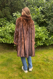 Vildmink swinger med pynteknap - Vintage